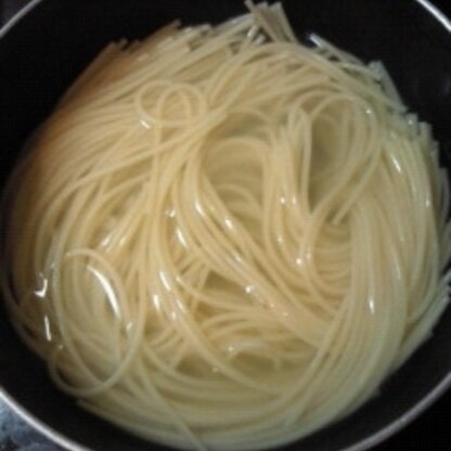 今日もお昼ご飯にパスタよ～♪今日はアスパラとハムのパスタにしたけど私もトマトソースが一番好きなんだぁ☆真夏になったらワンコまた歩いてくれなくなるかな？